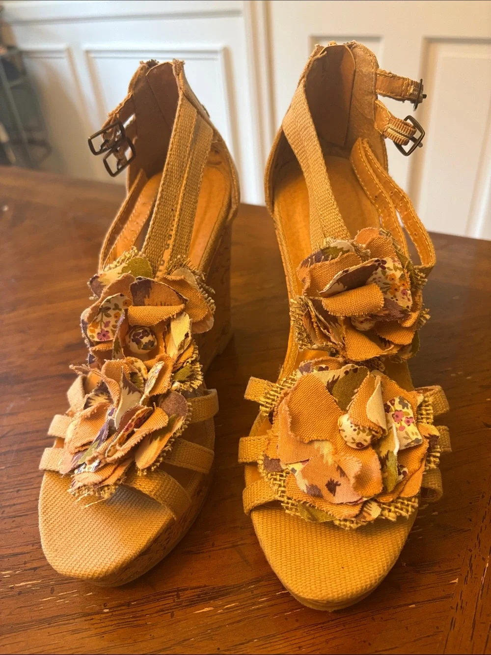 NWT Madden Girl Kloverr Floral Strap Wedge Sandals